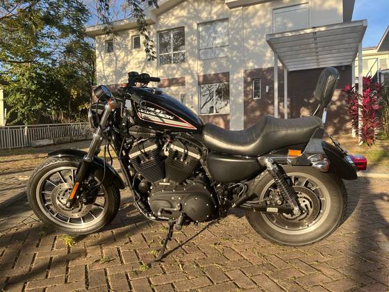 HARLEY-DAVIDSON SPORTSTER XL 883 R 